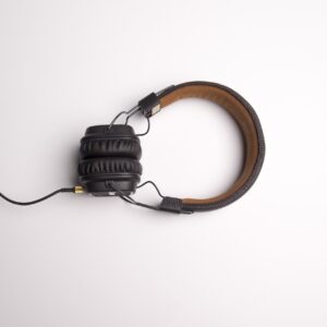 headphones, listening, music-1868612.jpg